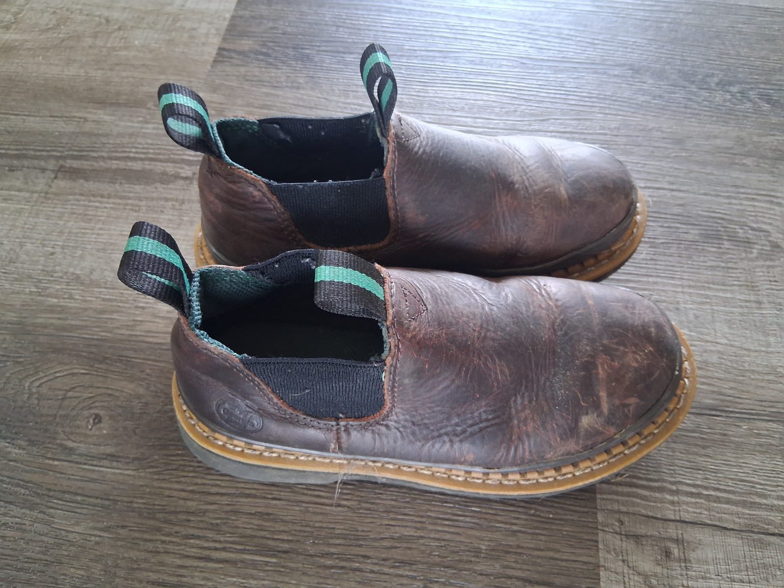 Barely worn youth Romeo's